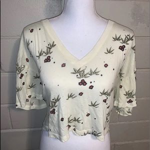 ✨M urban outfitters crop top✨